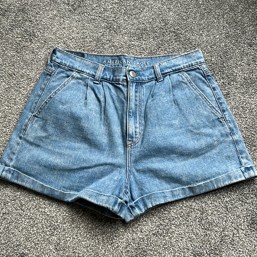 AEO Pleated Mom Shorts size 6